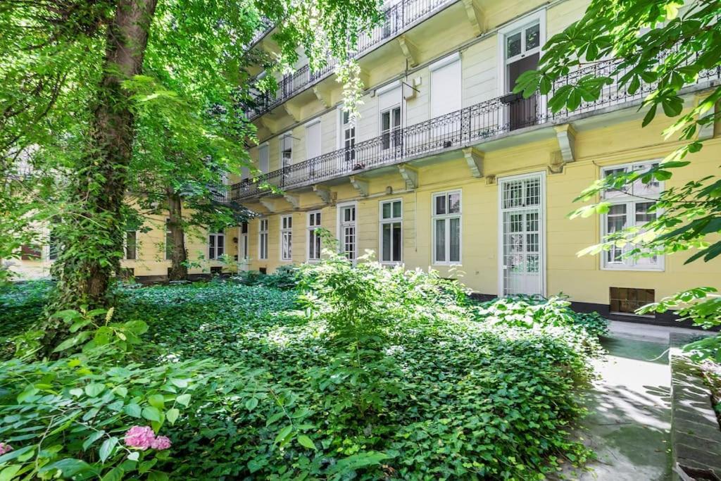 Krudy Gyula Stunning Fancy Downtown Spot With 2 Br Appartement Boedapest