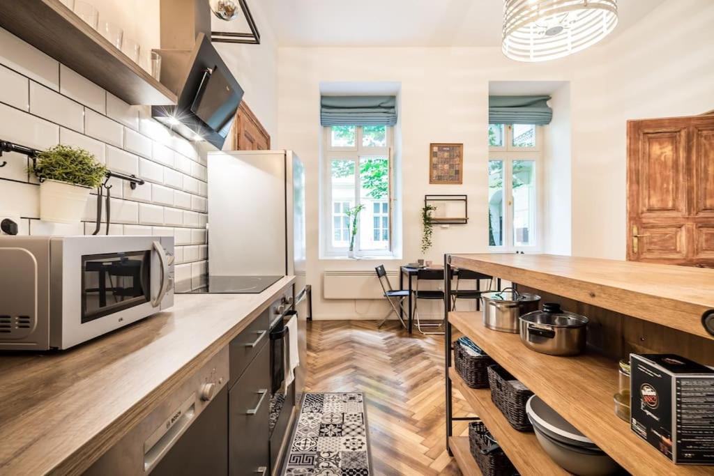 Apartamento Krudy Gyula Stunning Fancy Downtown Spot With 2 Br